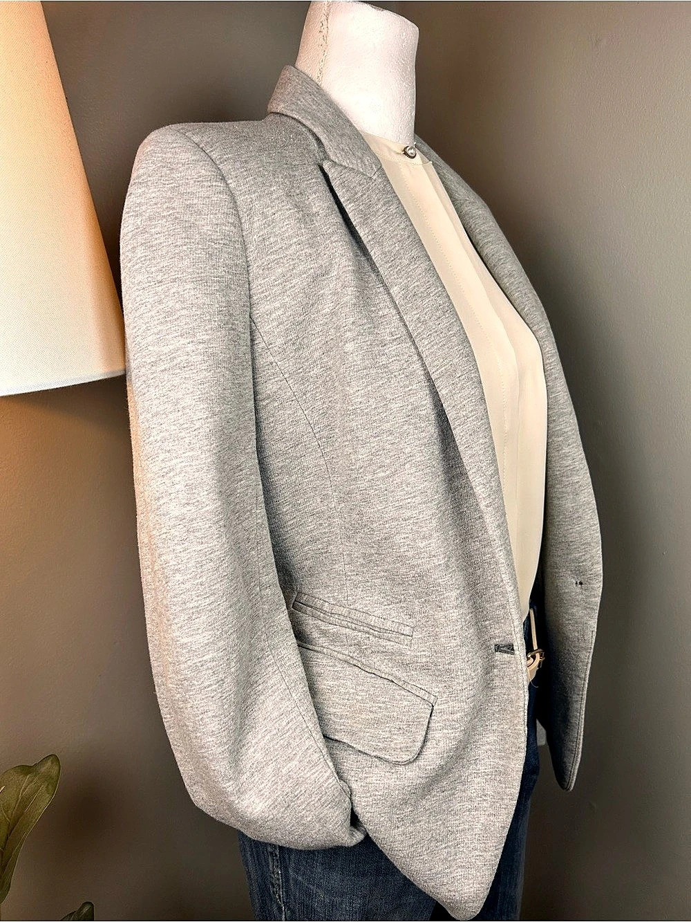 LOFT Gray Cotton Knit Blazer Jacket
Size 6 Classic Preppy Workwear - Picture 5 of 11